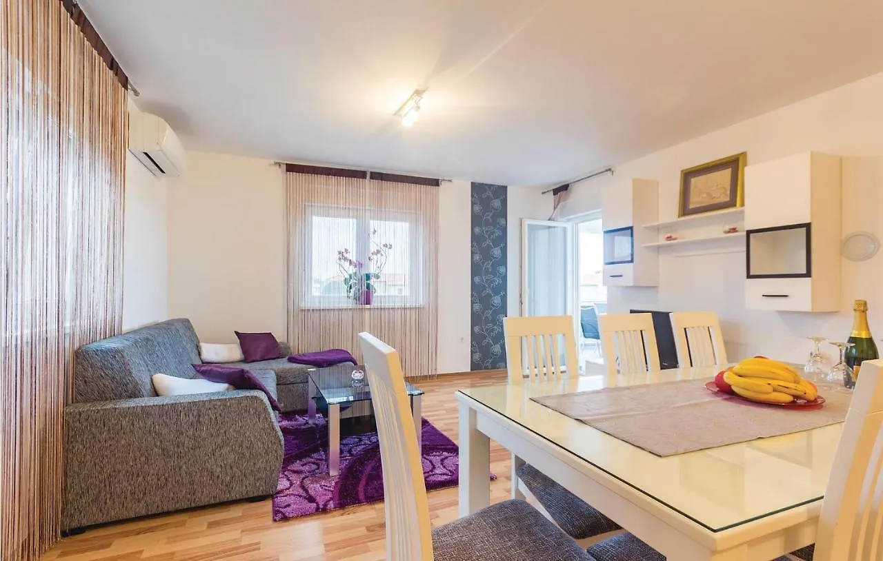Nice Apartment In Medulin With Wifi 0*,